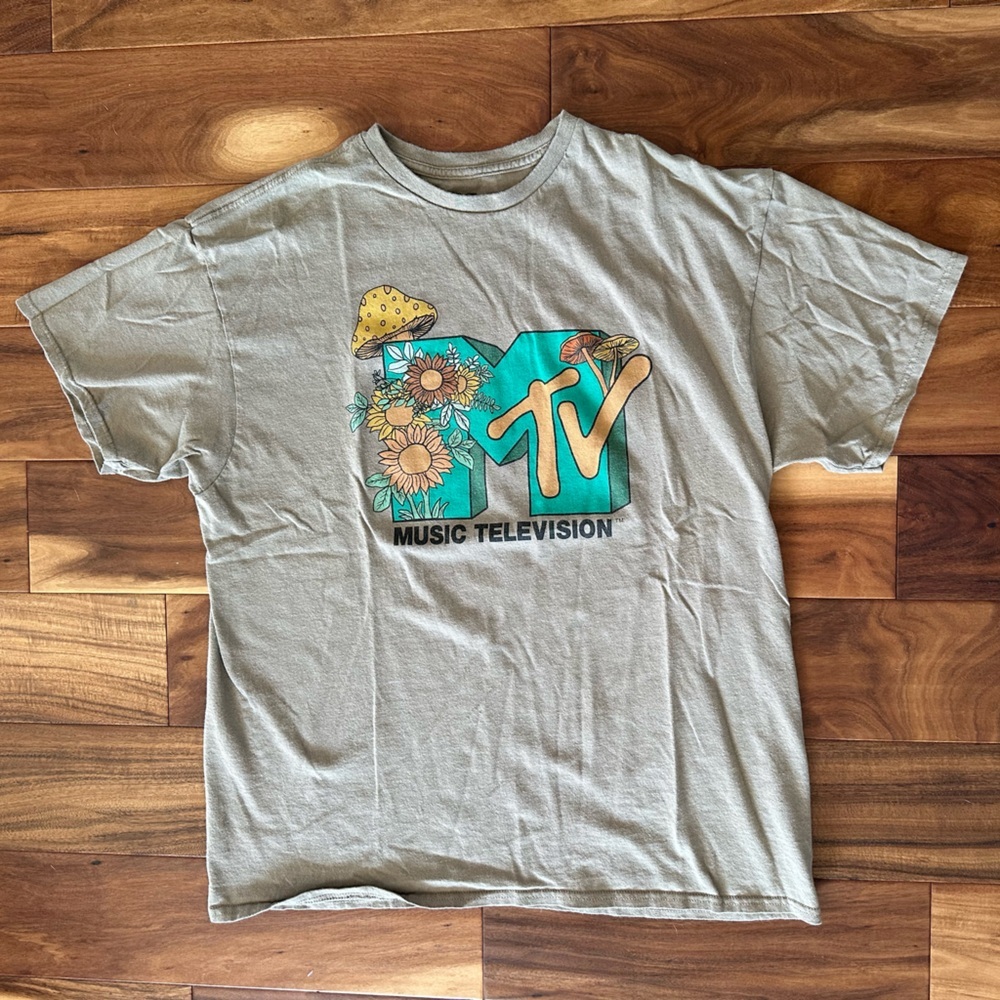 MTV Logo Tee in Light Tan size XL